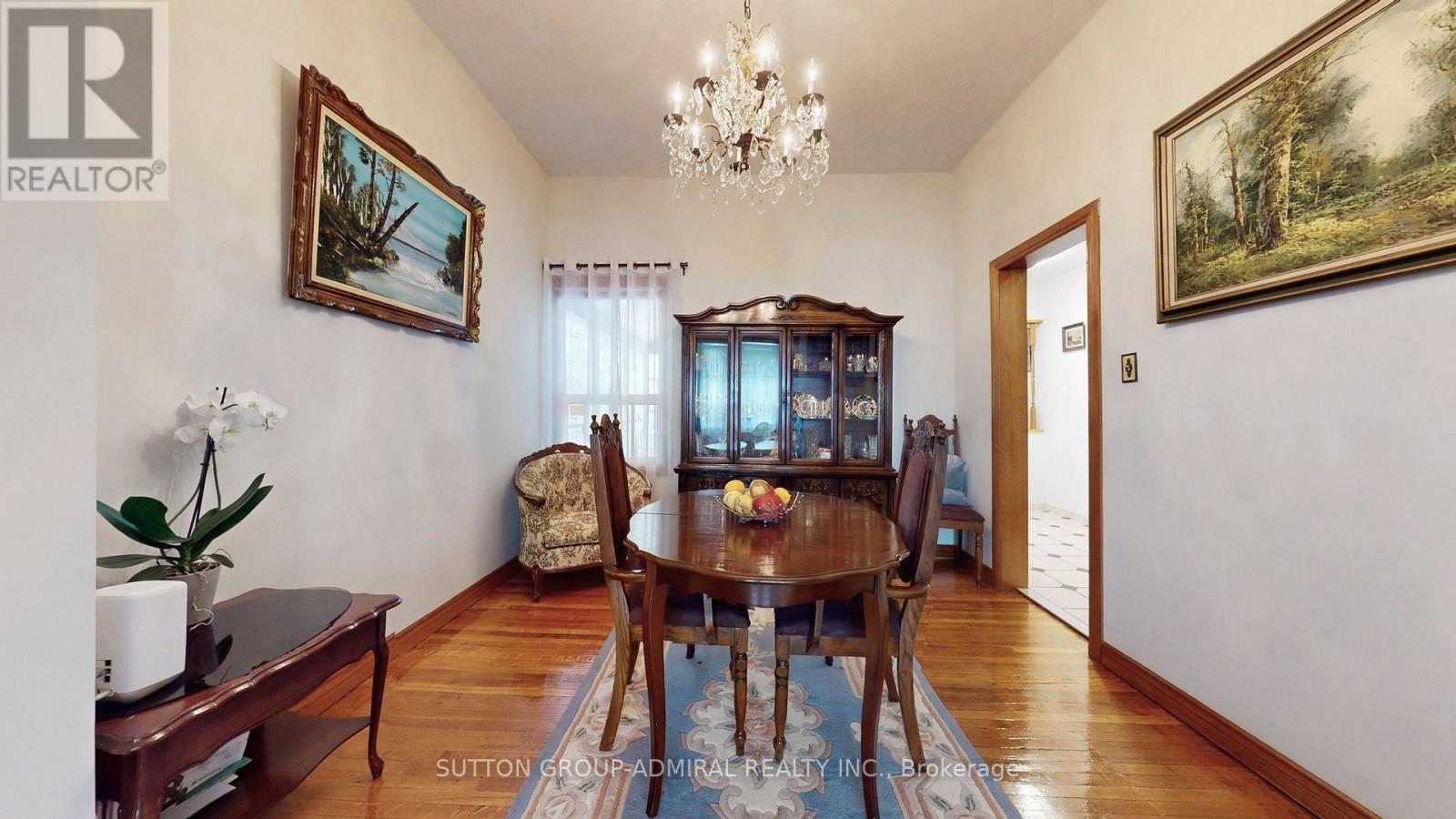 Photo 12 of 90 Westmoreland Avenue, Toronto ON