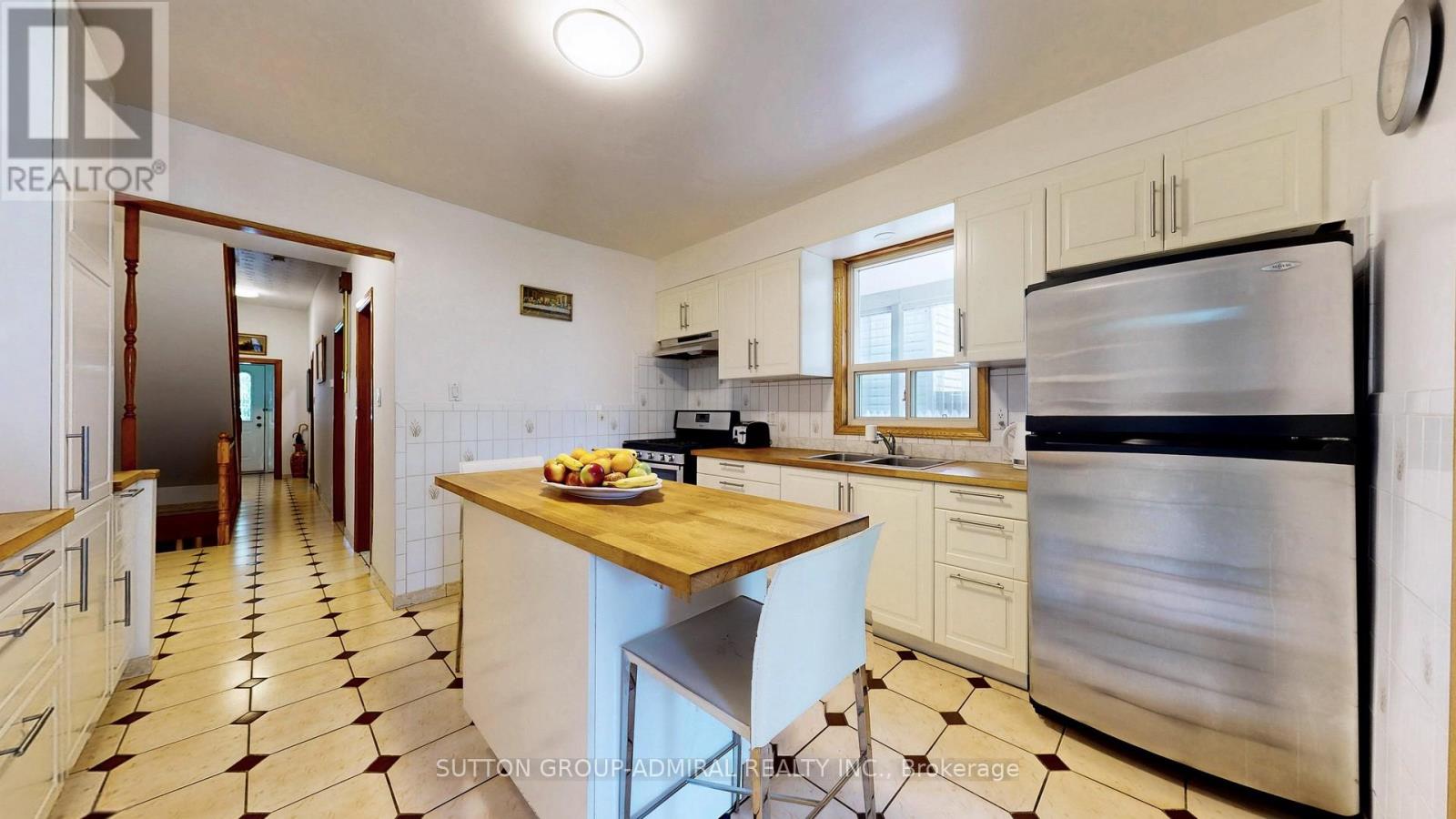 Photo 13 of 90 Westmoreland Avenue, Toronto ON