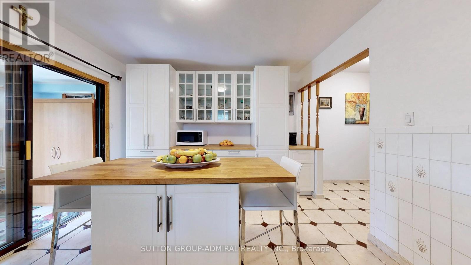 Photo 14 of 90 Westmoreland Avenue, Toronto ON