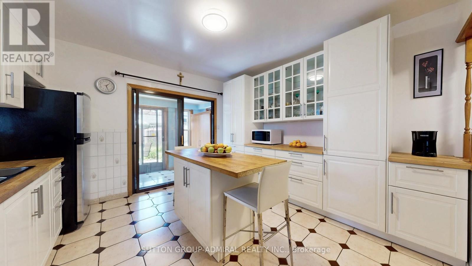 Photo 16 of 90 Westmoreland Avenue, Toronto ON