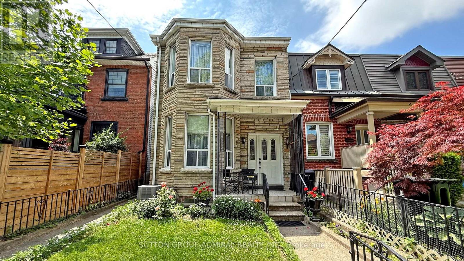 Photo 2 of 90 Westmoreland Avenue, Toronto ON