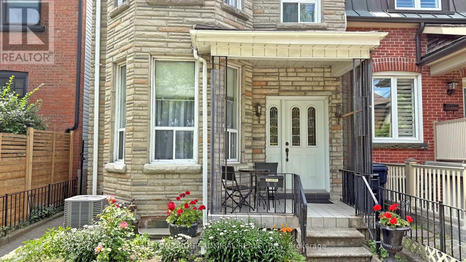Photo 3 of 90 Westmoreland Avenue, Toronto ON