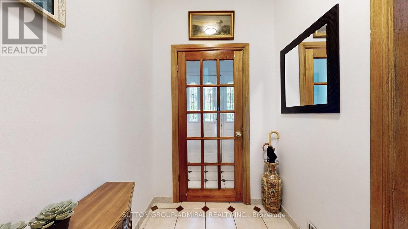 Photo 5 of 90 Westmoreland Avenue, Toronto ON