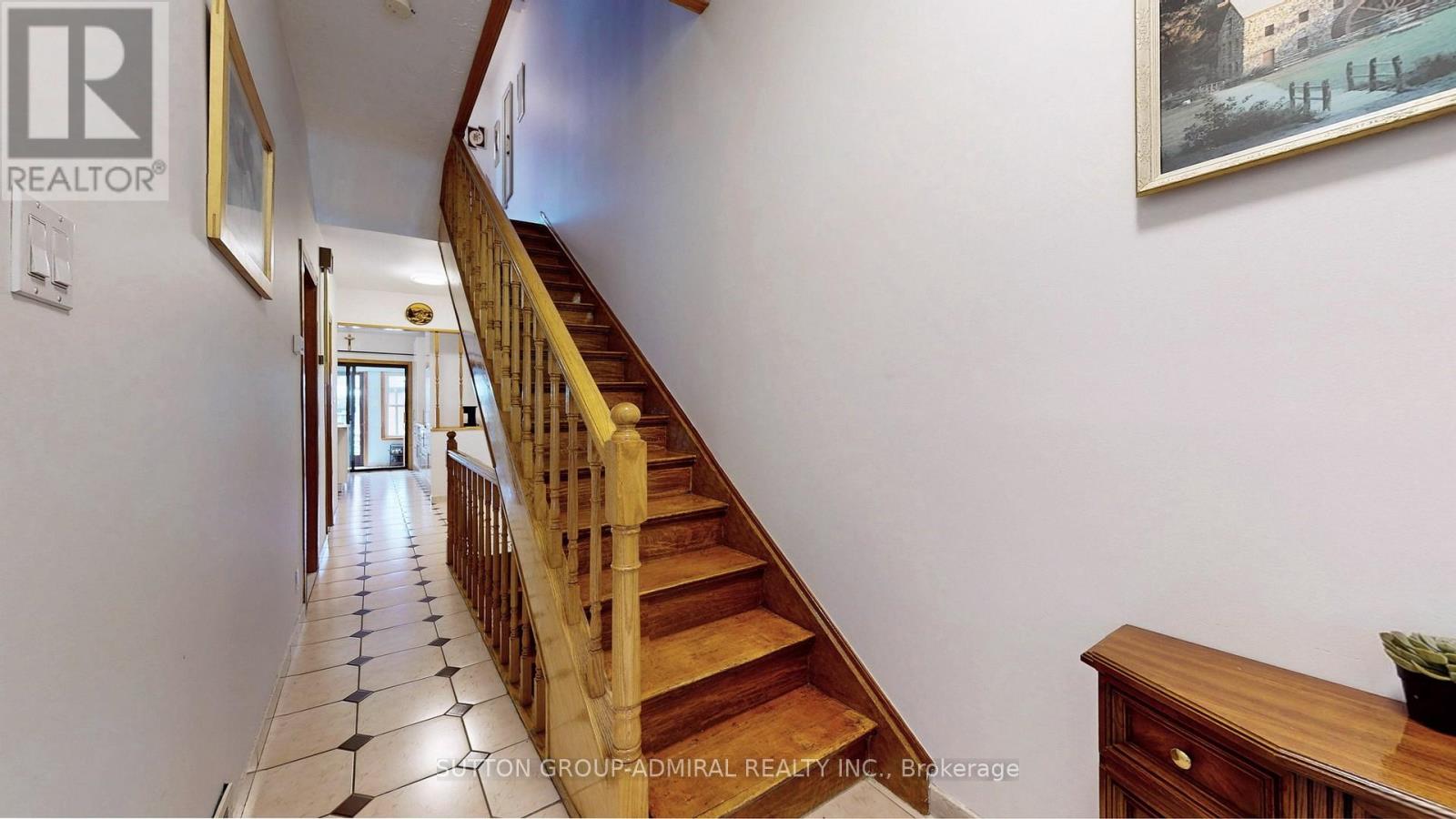 Photo 6 of 90 Westmoreland Avenue, Toronto ON