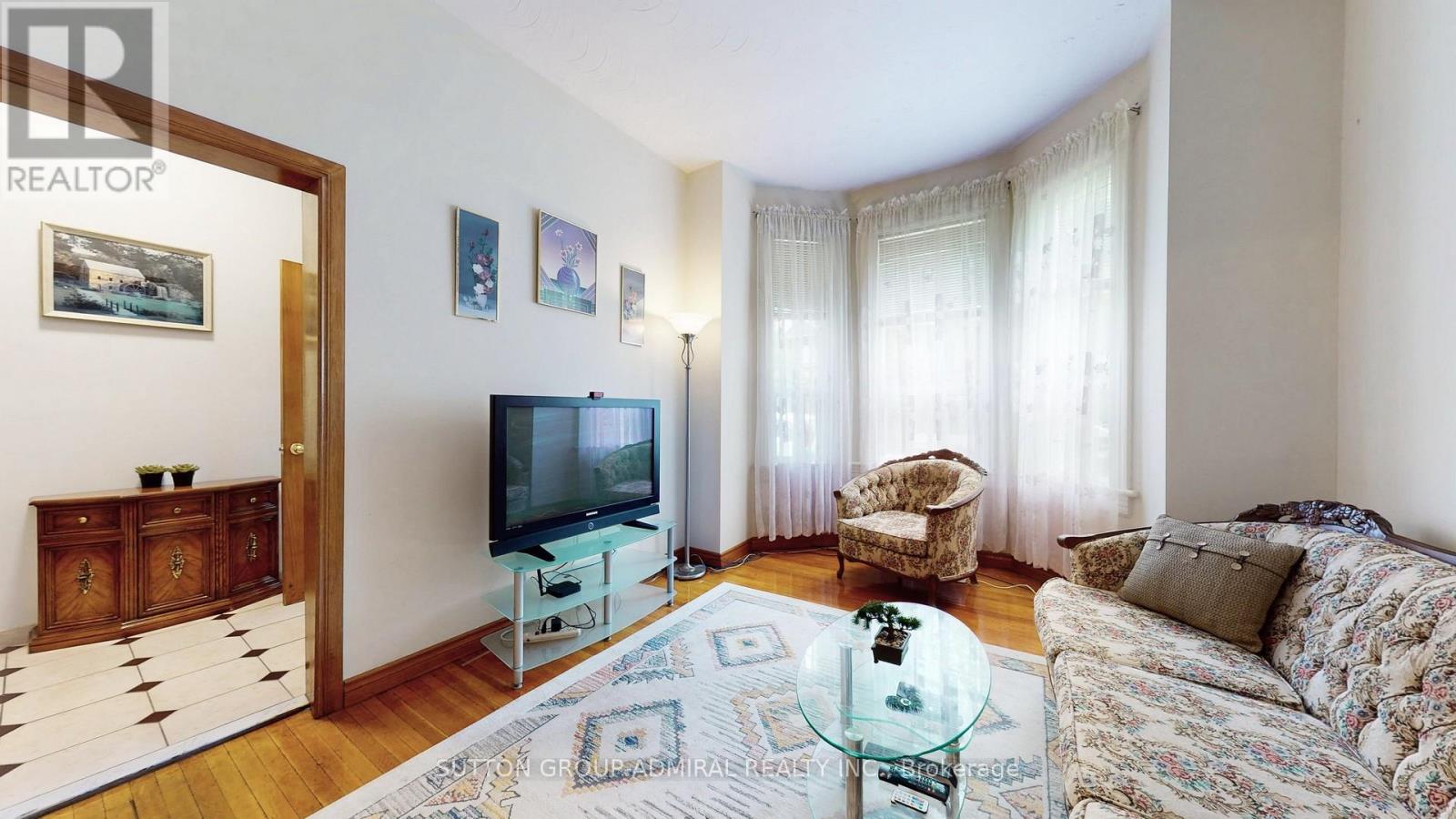 Photo 7 of 90 Westmoreland Avenue, Toronto ON