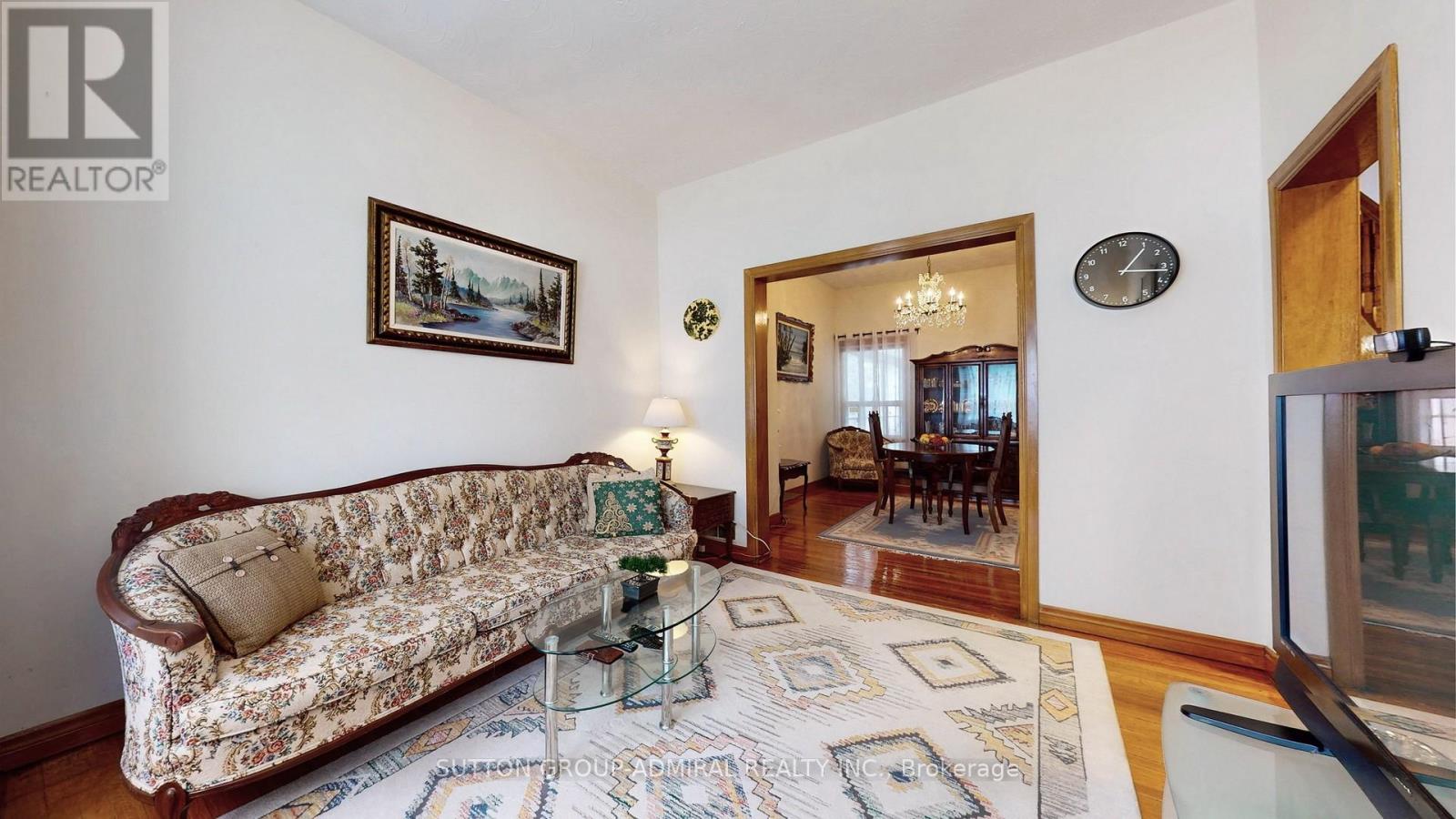 Photo 9 of 90 Westmoreland Avenue, Toronto ON
