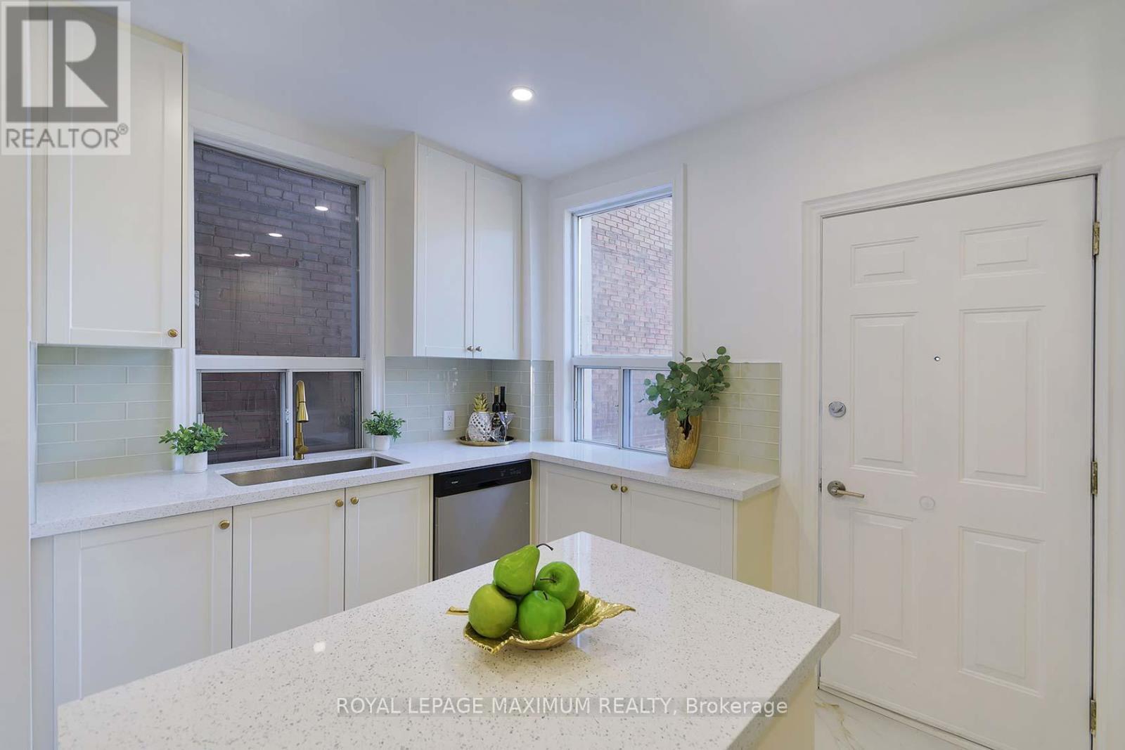 Photo 10 of 132 Wallace Avenue, Toronto ON