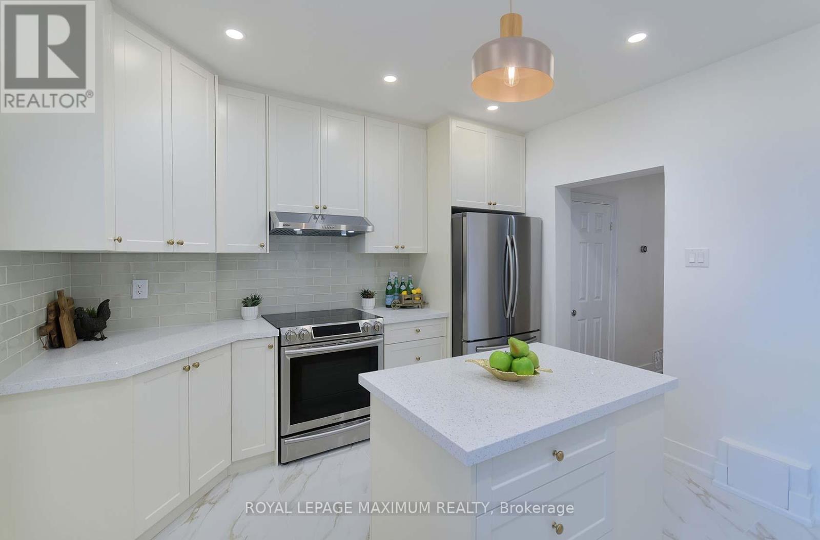 Photo 11 of 132 Wallace Avenue, Toronto ON