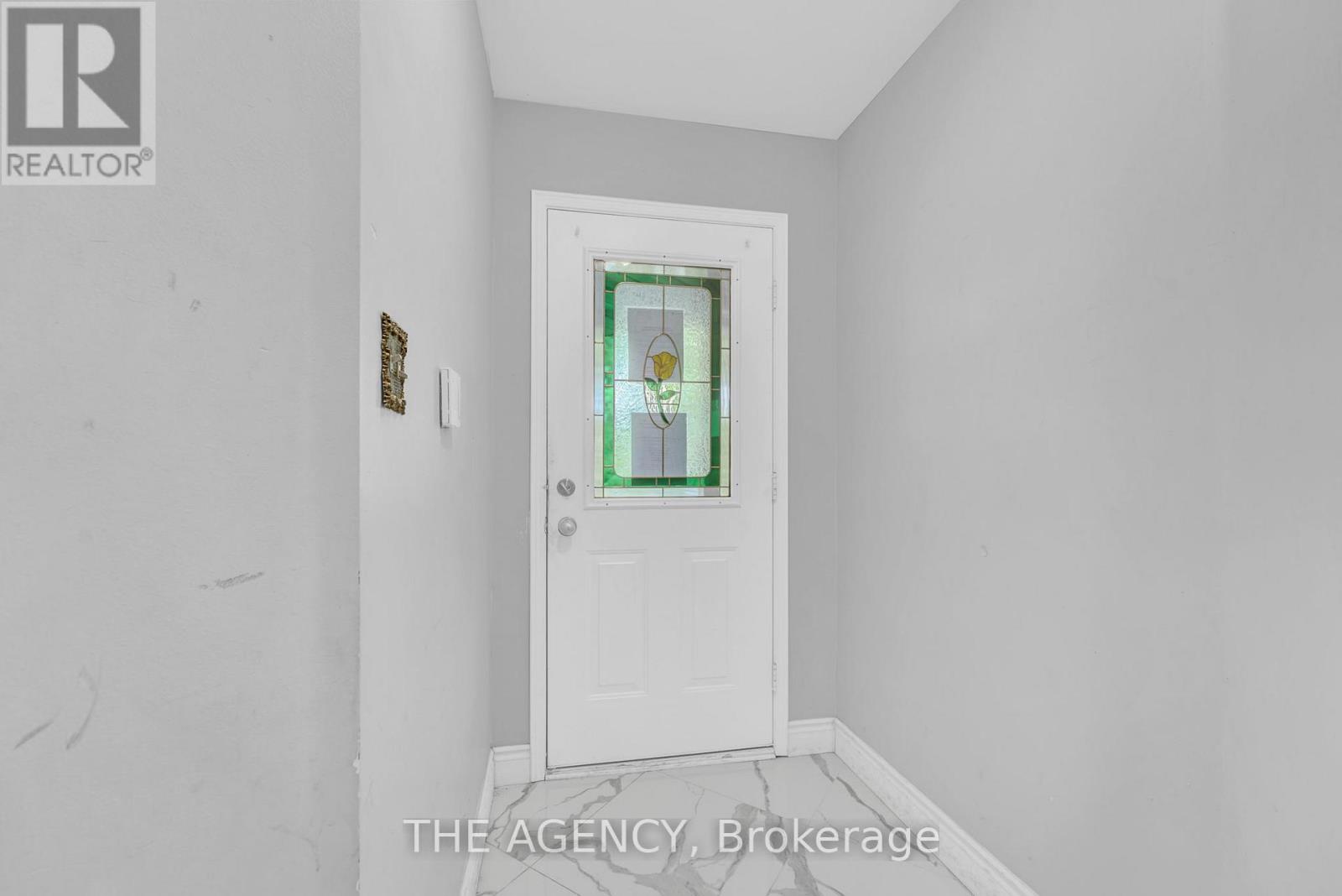 Photo 4 of 48 Zachary Drive, Brampton ON