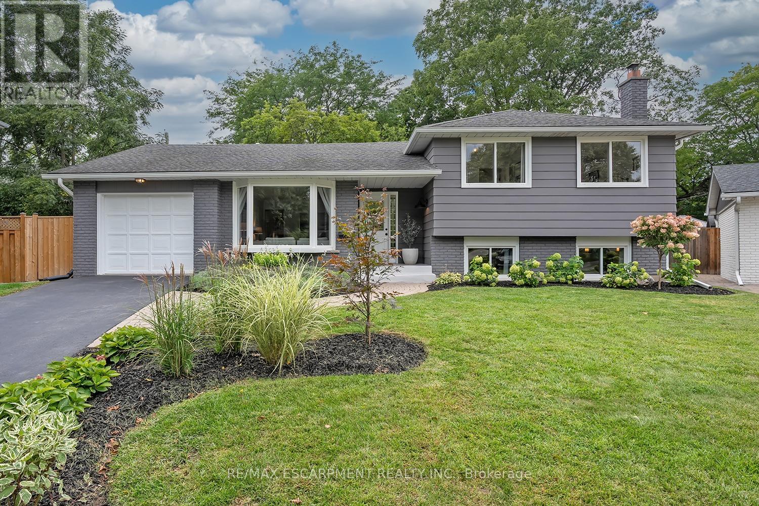 Photo 1 of 406 Oakwood Drive, Burlington ON