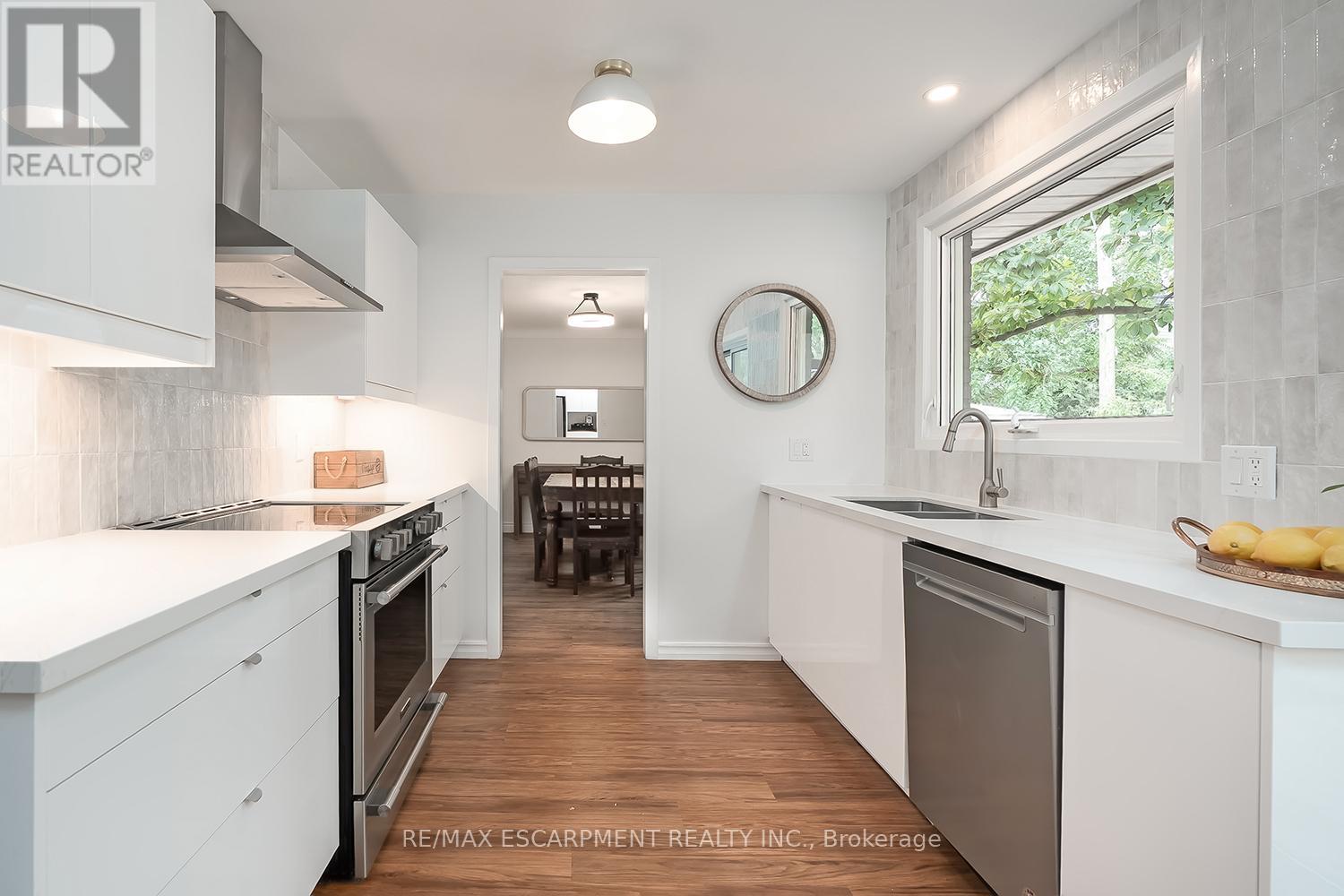 Photo 10 of 406 Oakwood Drive, Burlington ON