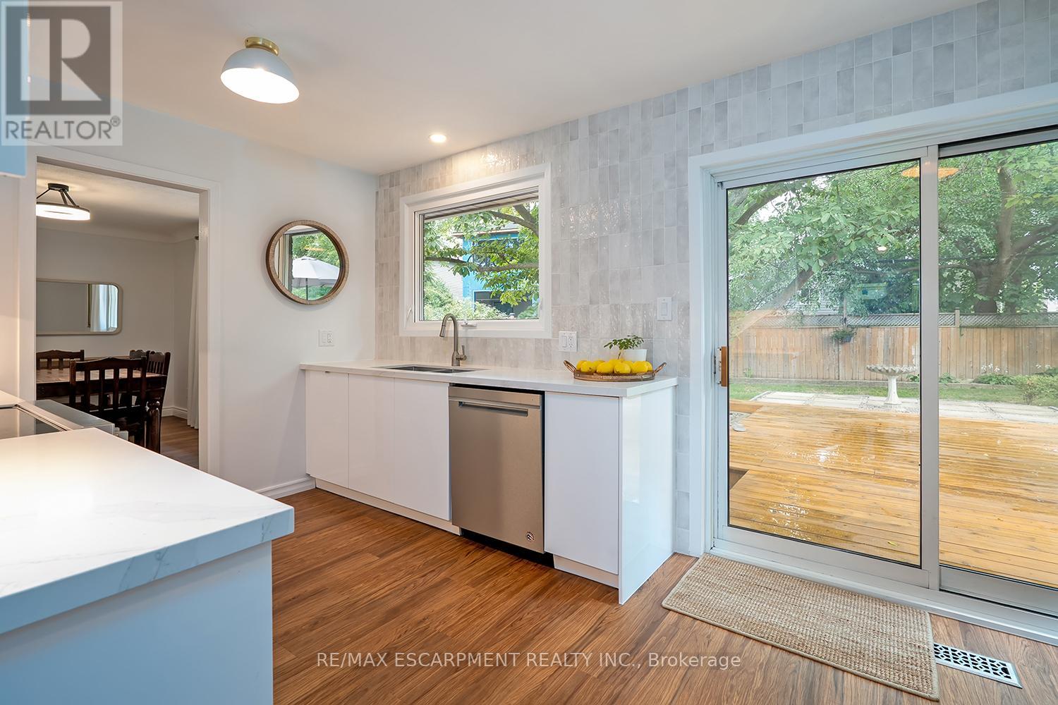 Photo 12 of 406 Oakwood Drive, Burlington ON