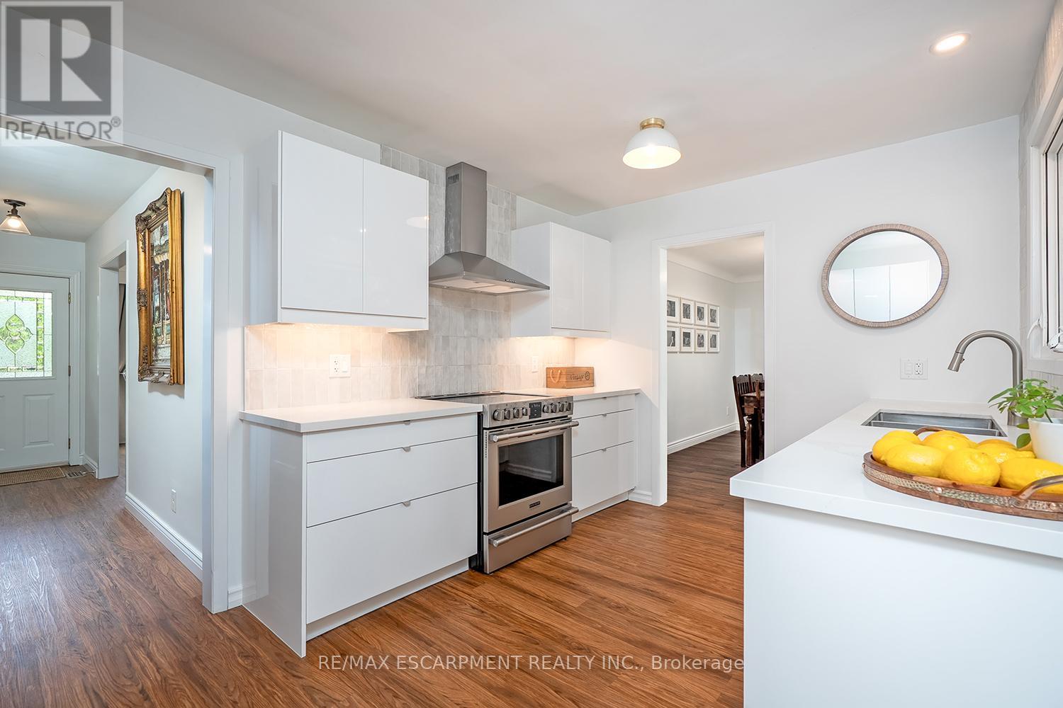 Photo 13 of 406 Oakwood Drive, Burlington ON