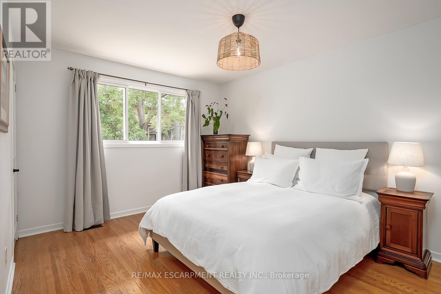 Photo 16 of 406 Oakwood Drive, Burlington ON