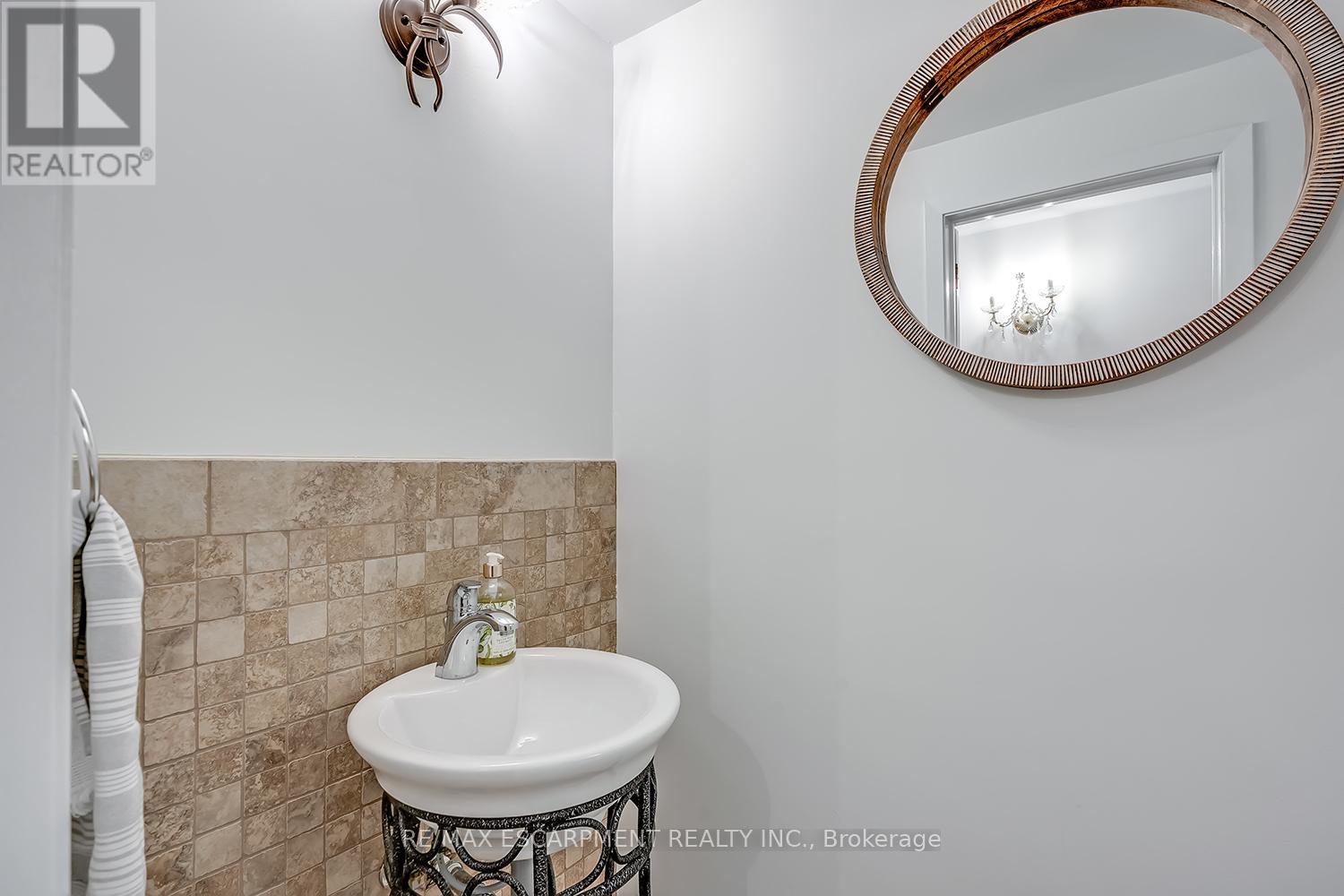 Photo 31 of 406 Oakwood Drive, Burlington ON