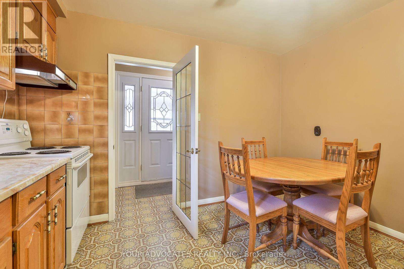 Photo 10 of 35 Beckett Avenue, Toronto ON