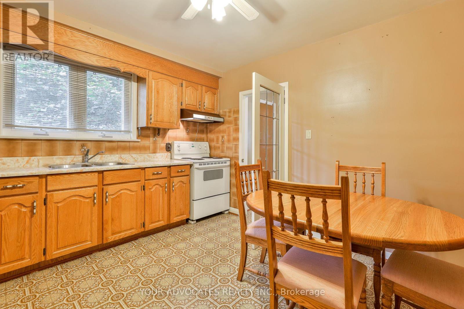 Photo 11 of 35 Beckett Avenue, Toronto ON