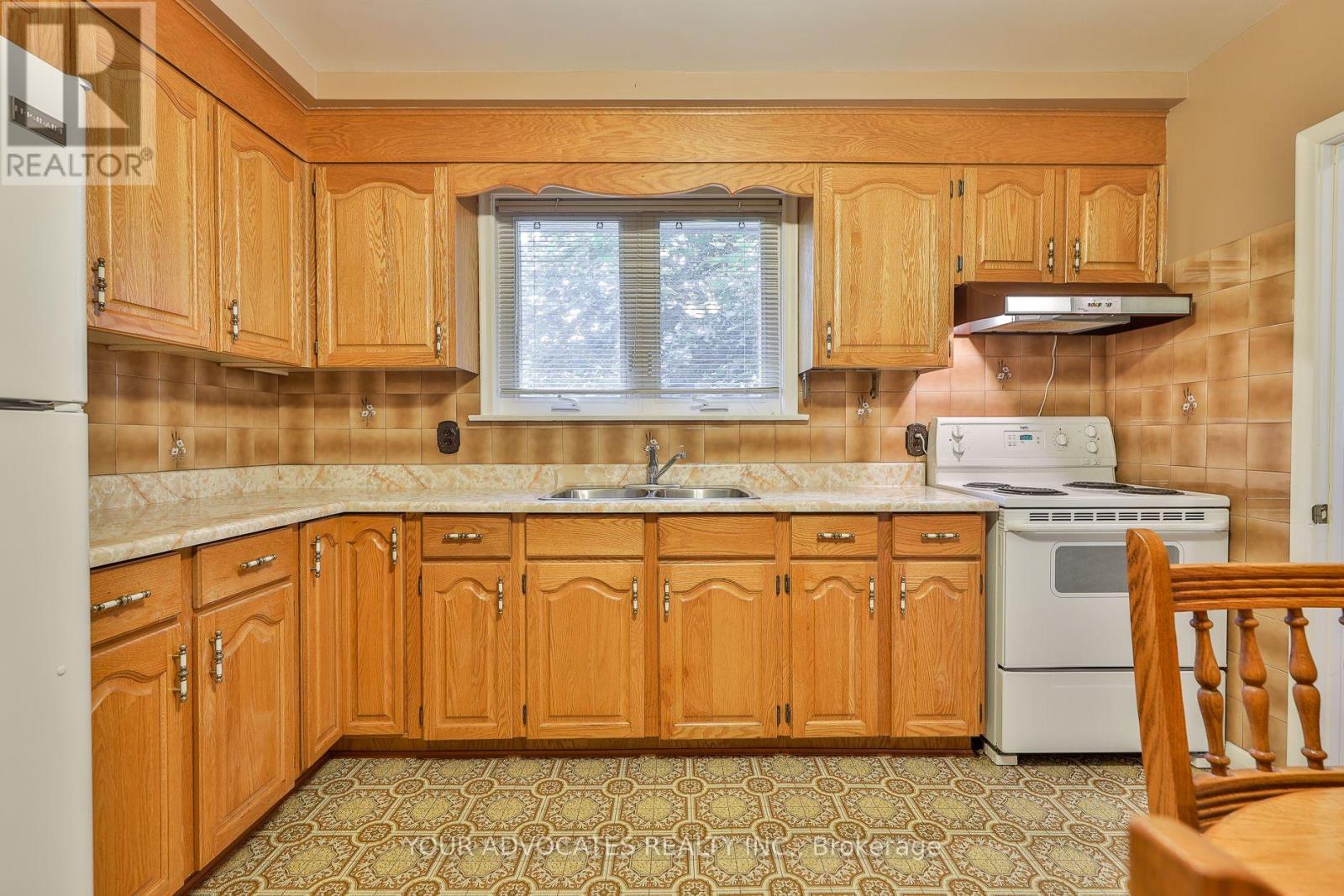 Photo 12 of 35 Beckett Avenue, Toronto ON