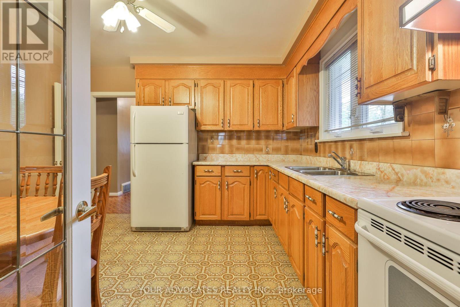Photo 8 of 35 Beckett Avenue, Toronto ON