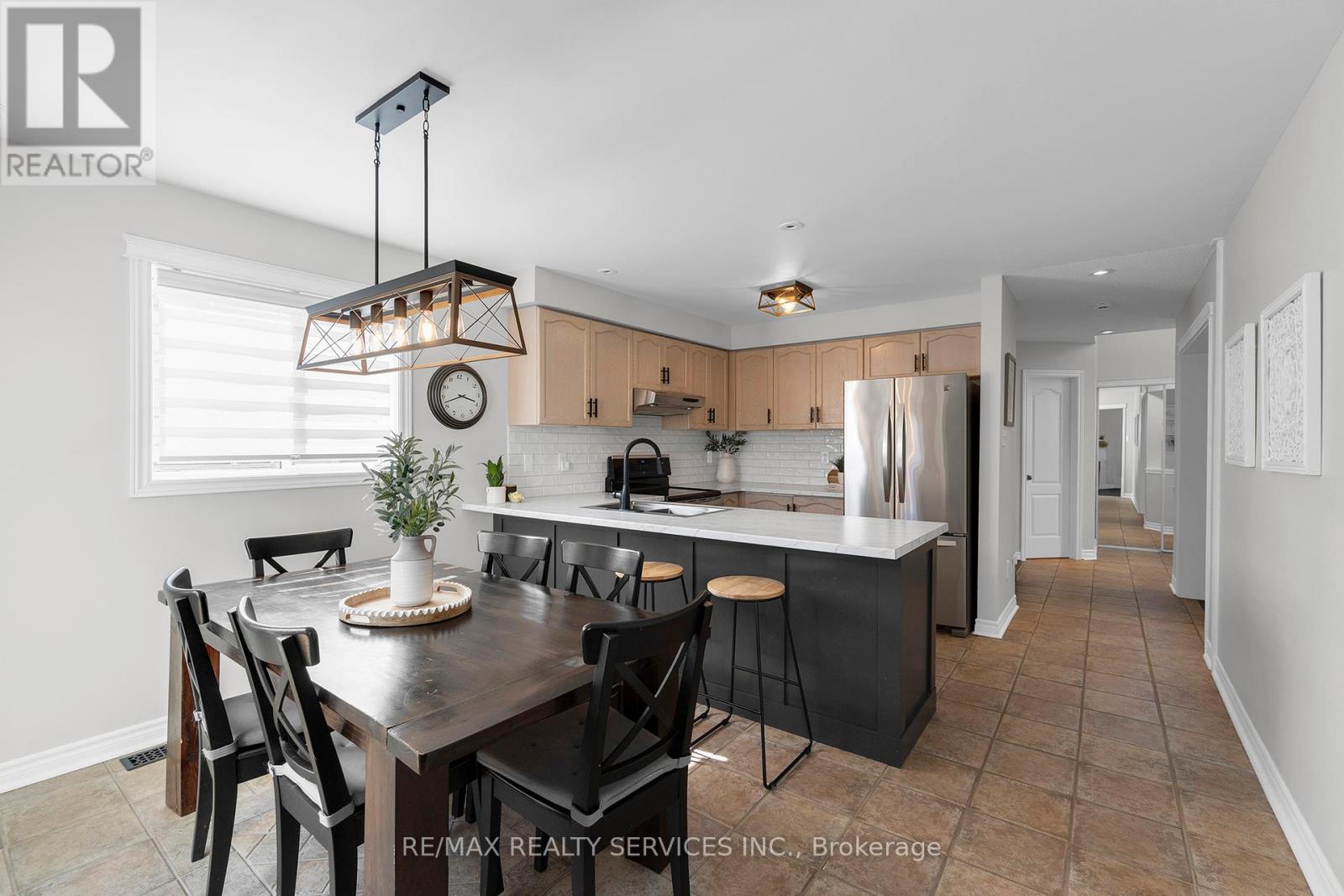 Photo 12 of 130 Porchlight Road, Brampton ON