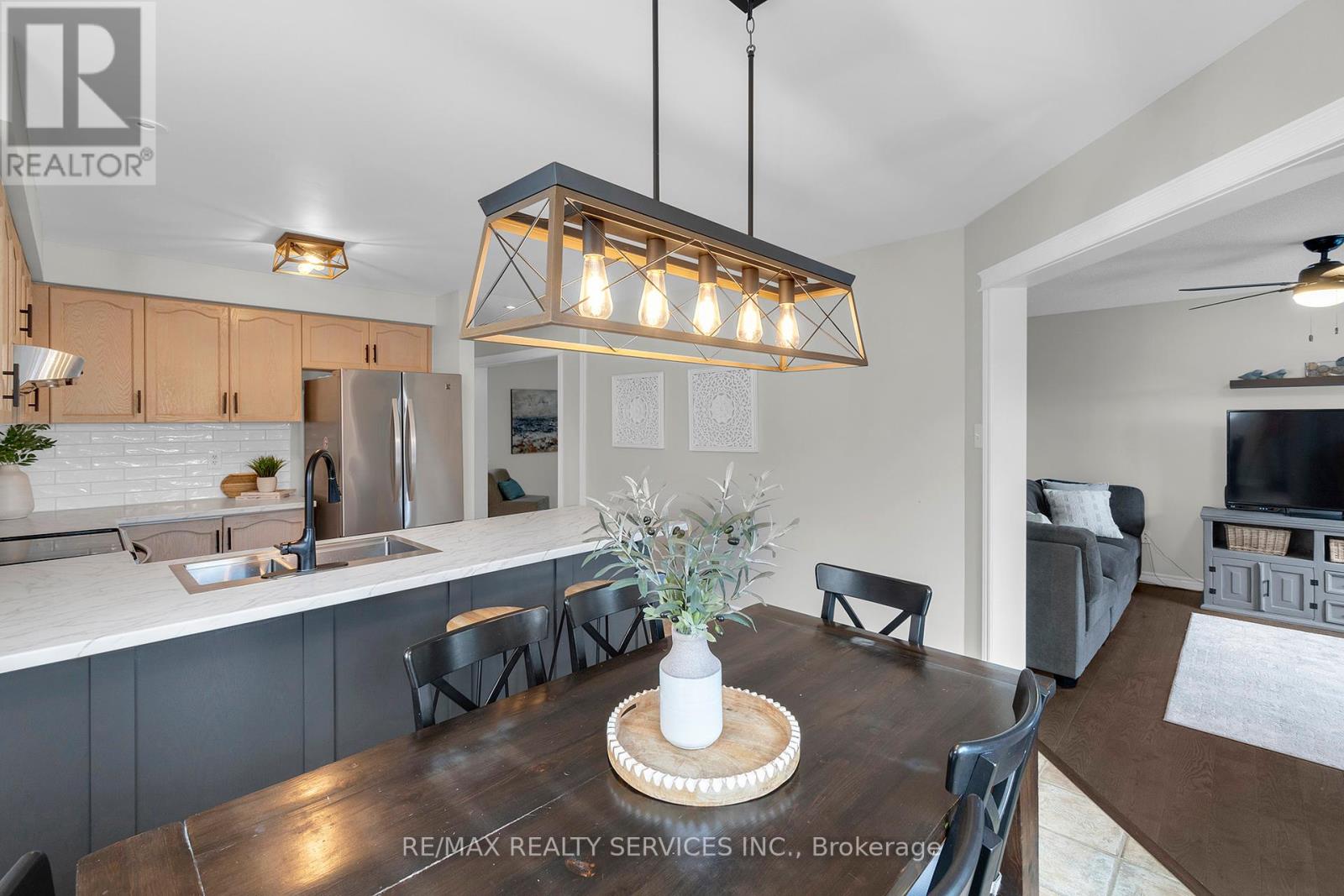 Photo 13 of 130 Porchlight Road, Brampton ON