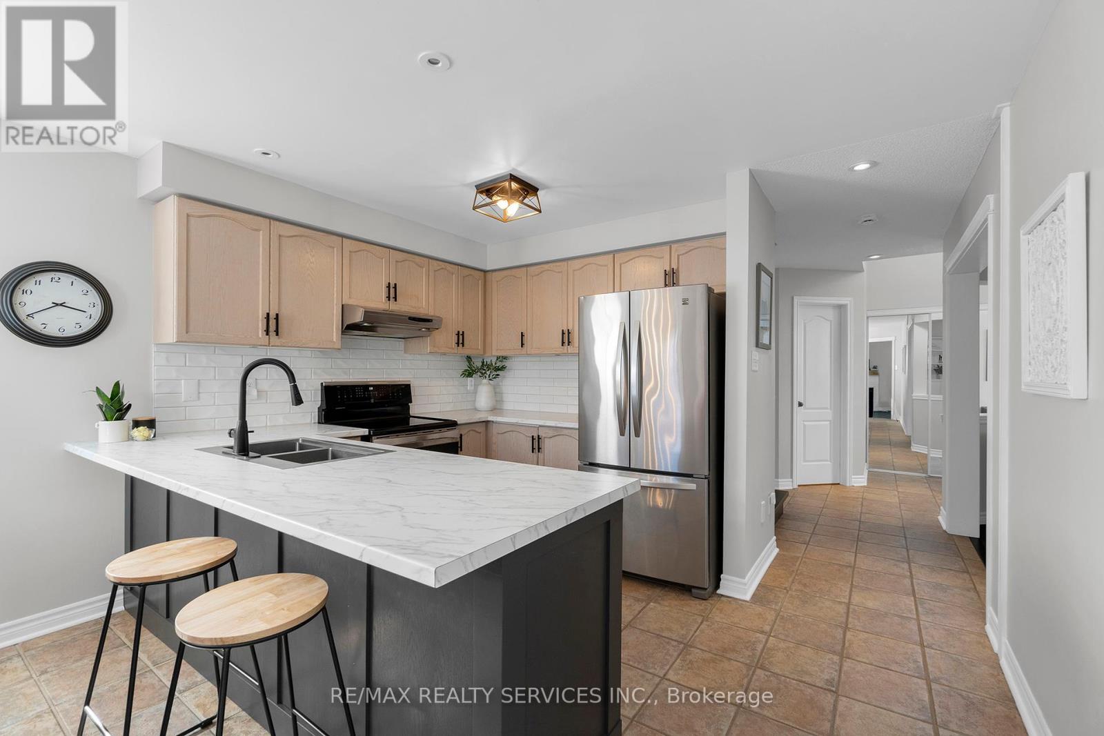Photo 14 of 130 Porchlight Road, Brampton ON