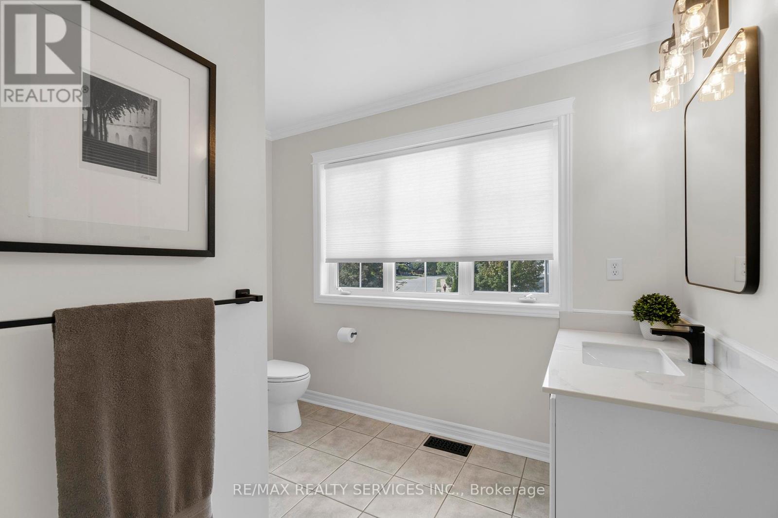 Photo 34 of 130 Porchlight Road, Brampton ON