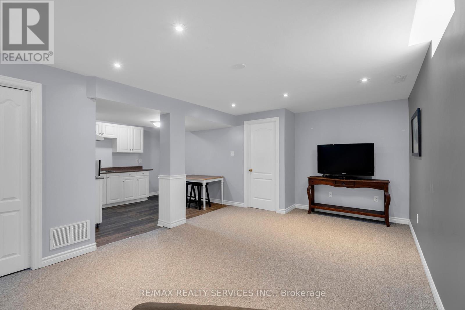 Photo 37 of 130 Porchlight Road, Brampton ON