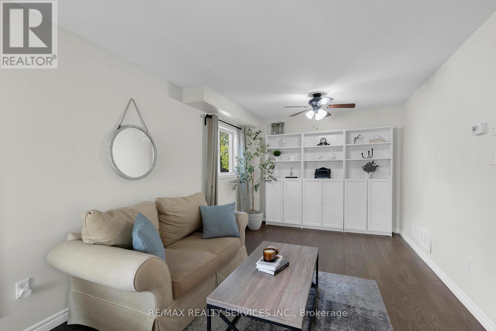 Photo 8 of 130 Porchlight Road, Brampton ON