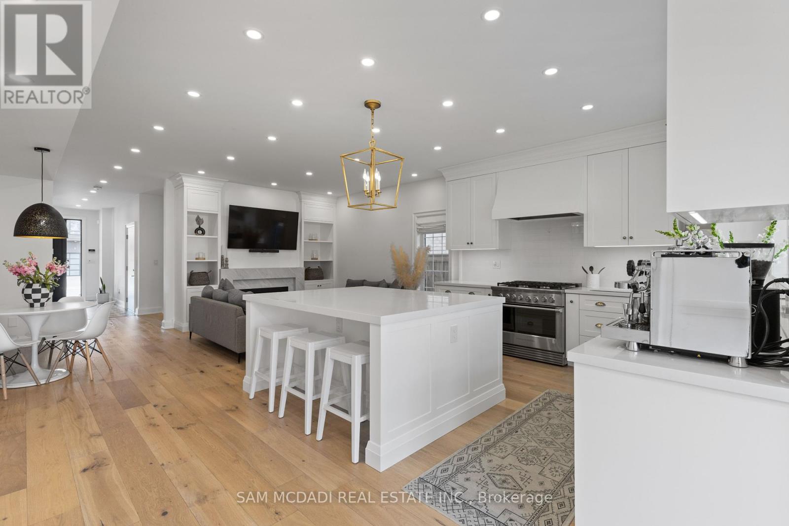Photo 12 of 4 Iroquois Avenue, Mississauga ON