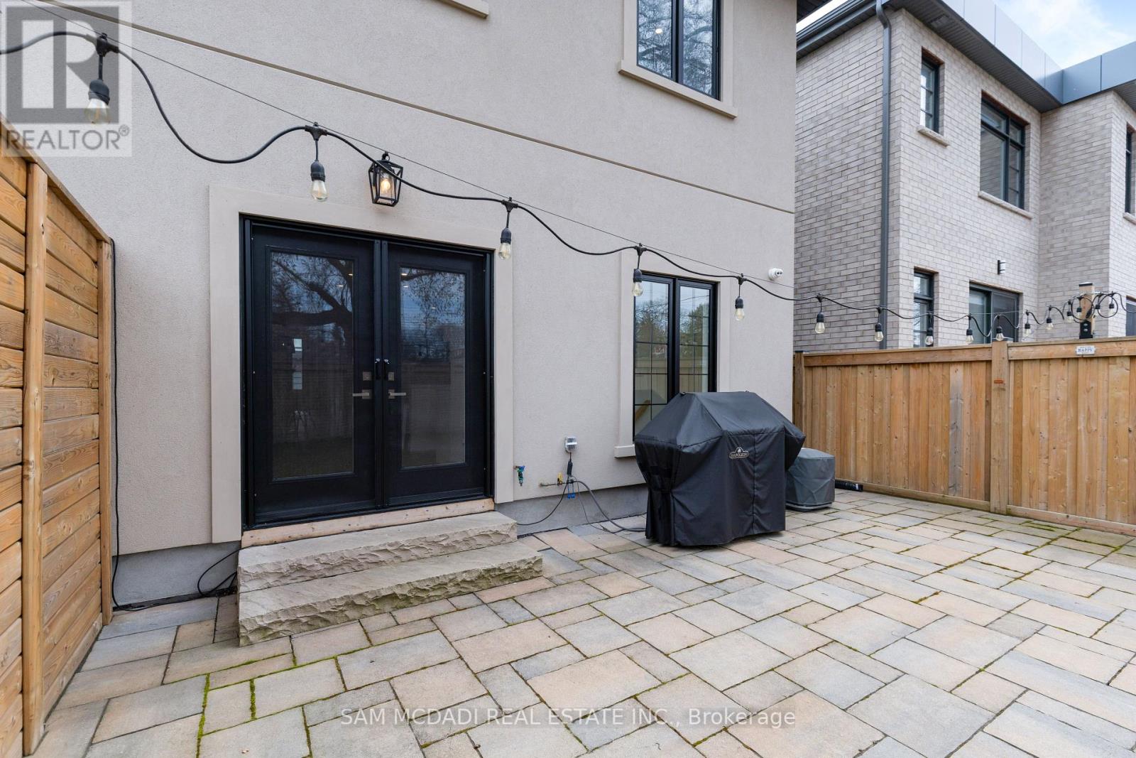Photo 37 of 4 Iroquois Avenue, Mississauga ON