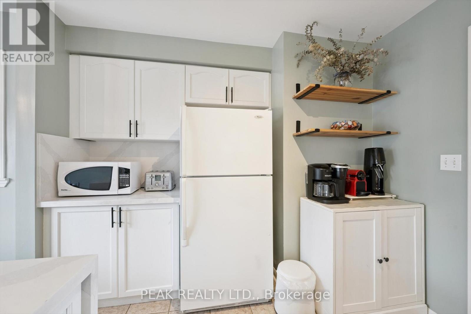 Photo 10 of 26 3030 Breakwater Court, Mississauga ON