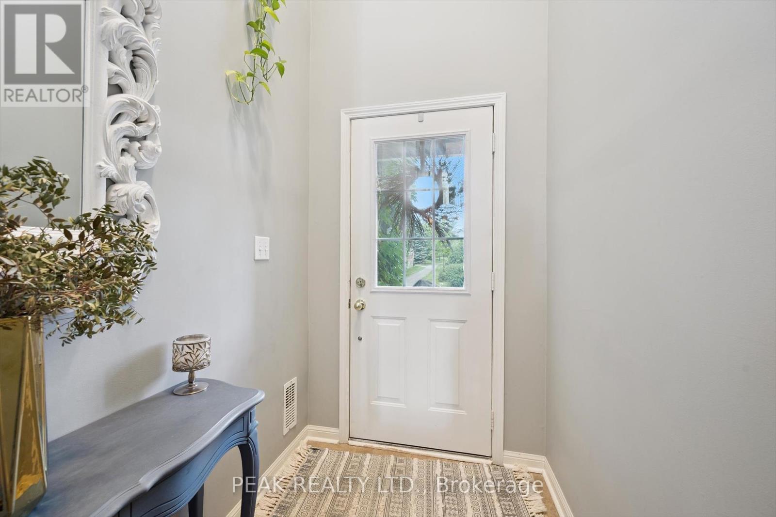 Photo 4 of 26 3030 Breakwater Court, Mississauga ON