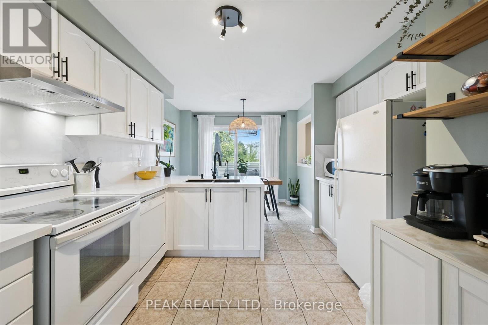 Photo 8 of 26 3030 Breakwater Court, Mississauga ON
