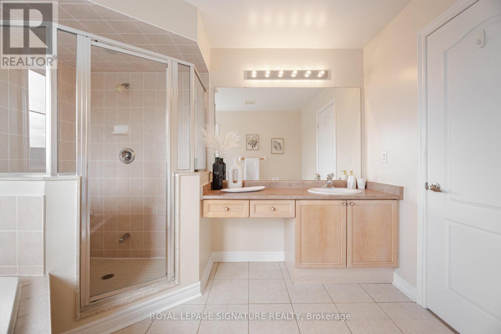 Photo 31 of 16 Aria Lane, Brampton ON