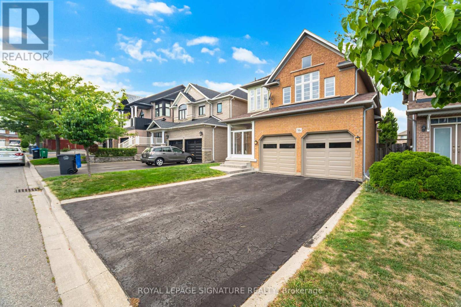 Photo 4 of 16 Aria Lane, Brampton ON