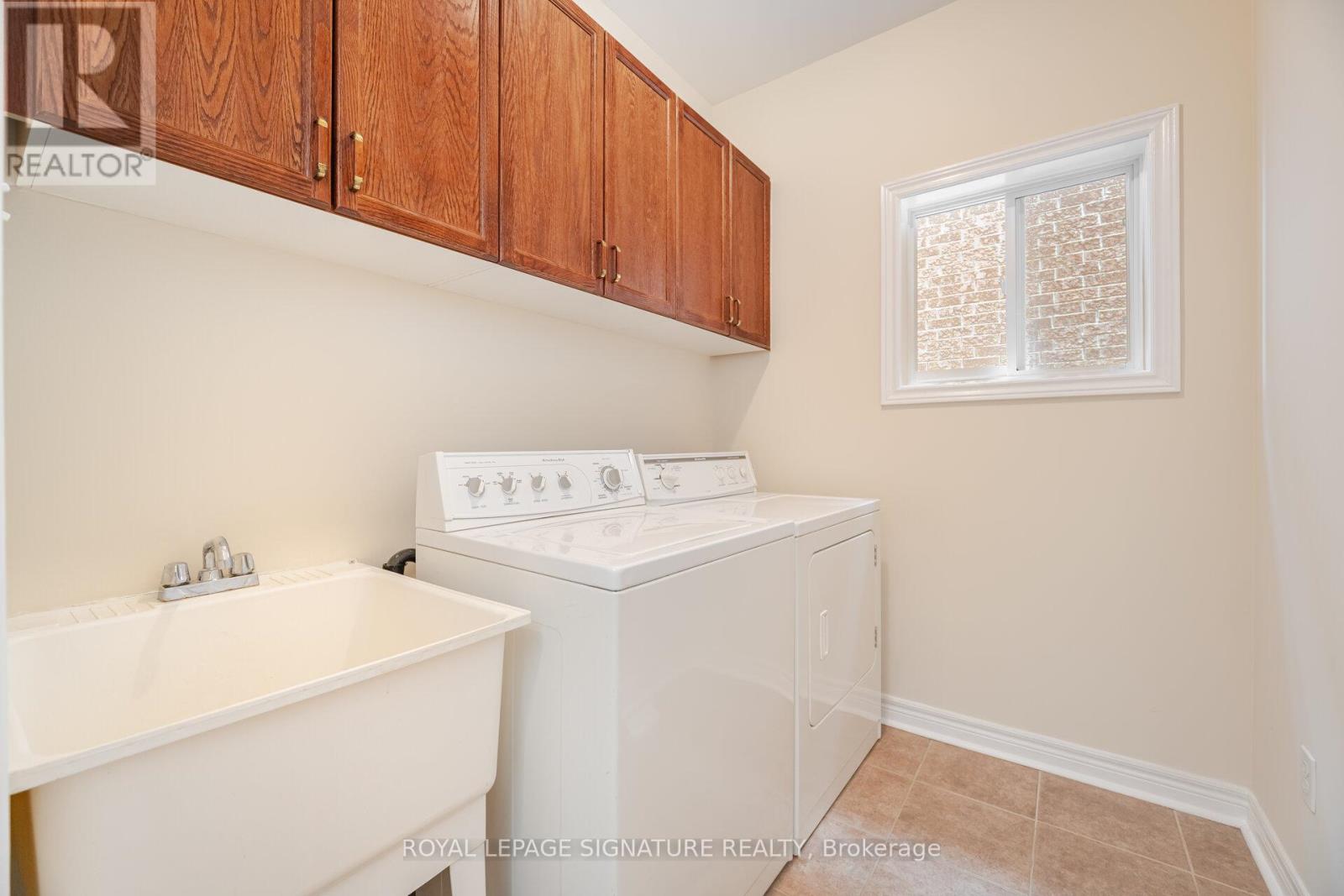 Photo 41 of 16 Aria Lane, Brampton ON