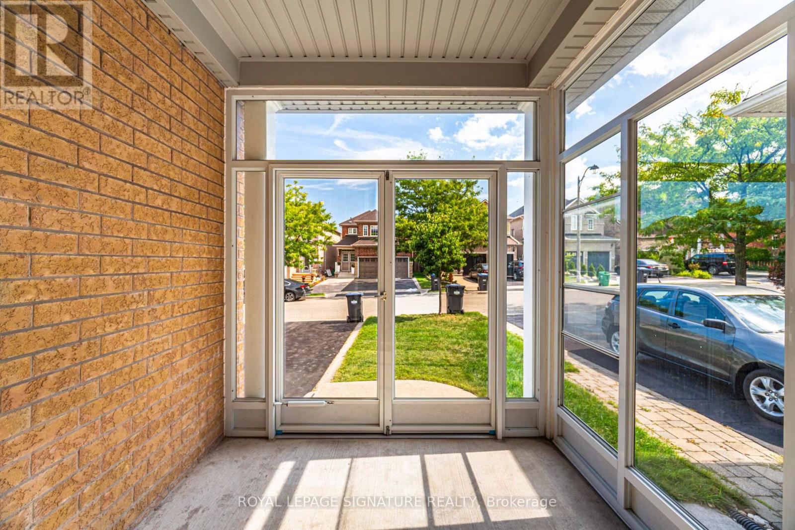 Photo 7 of 16 Aria Lane, Brampton ON