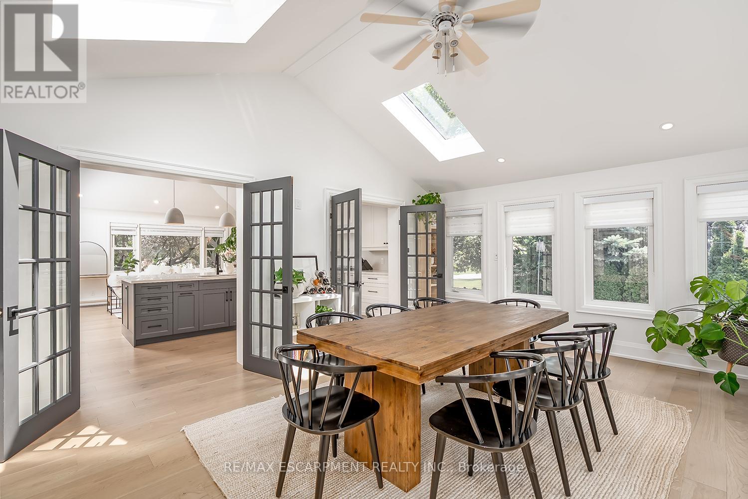 Photo 14 of 564 Maplehill Drive, Burlington ON