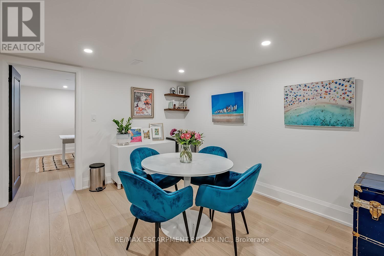Photo 27 of 564 Maplehill Drive, Burlington ON