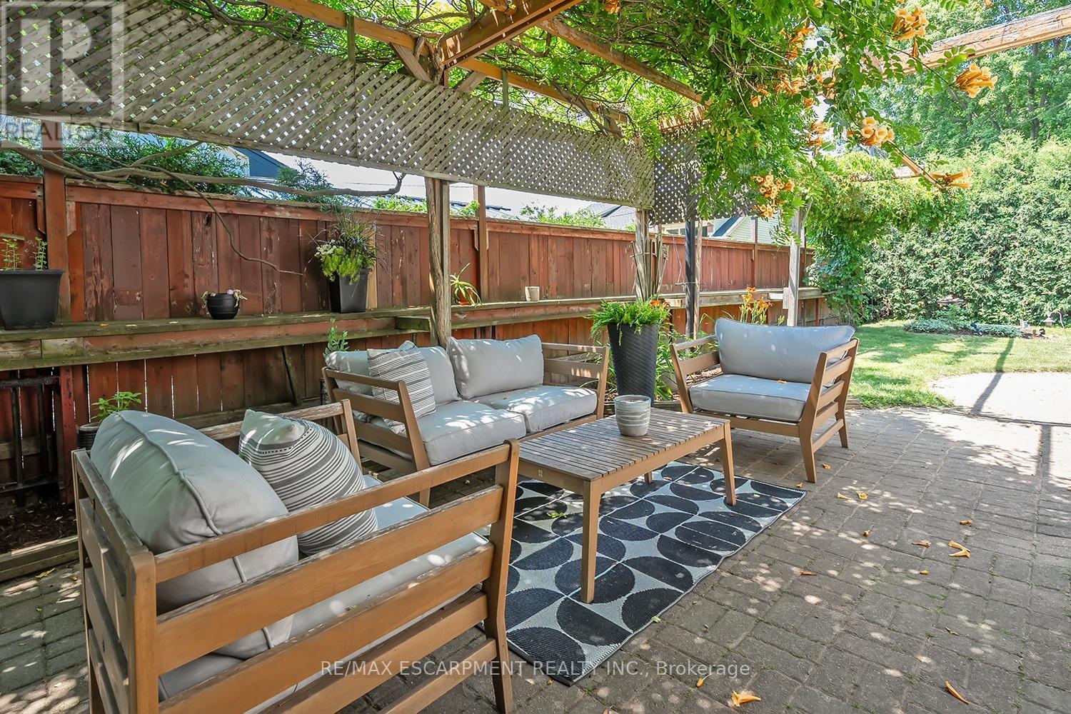 Photo 40 of 564 Maplehill Drive, Burlington ON