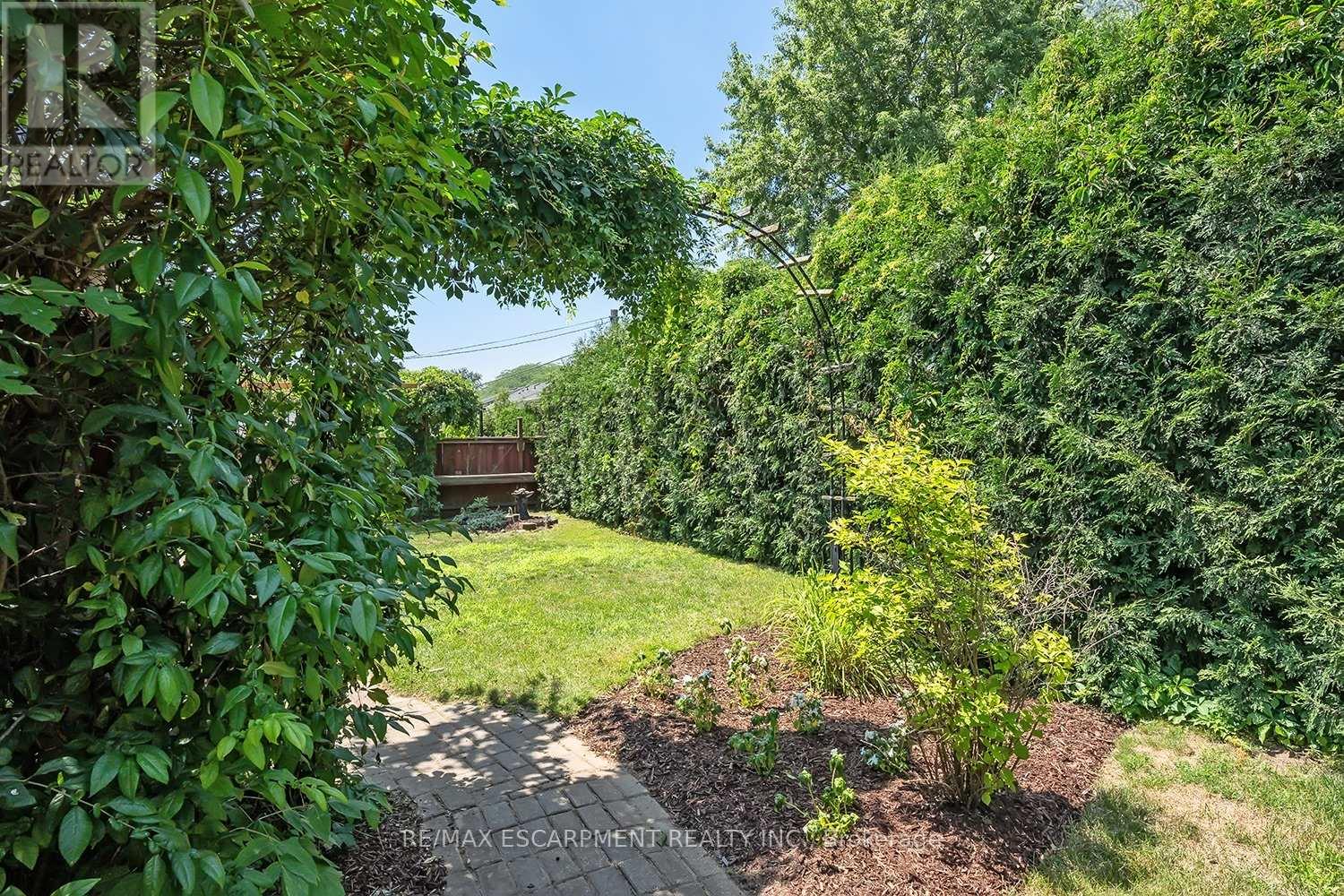 Photo 44 of 564 Maplehill Drive, Burlington ON