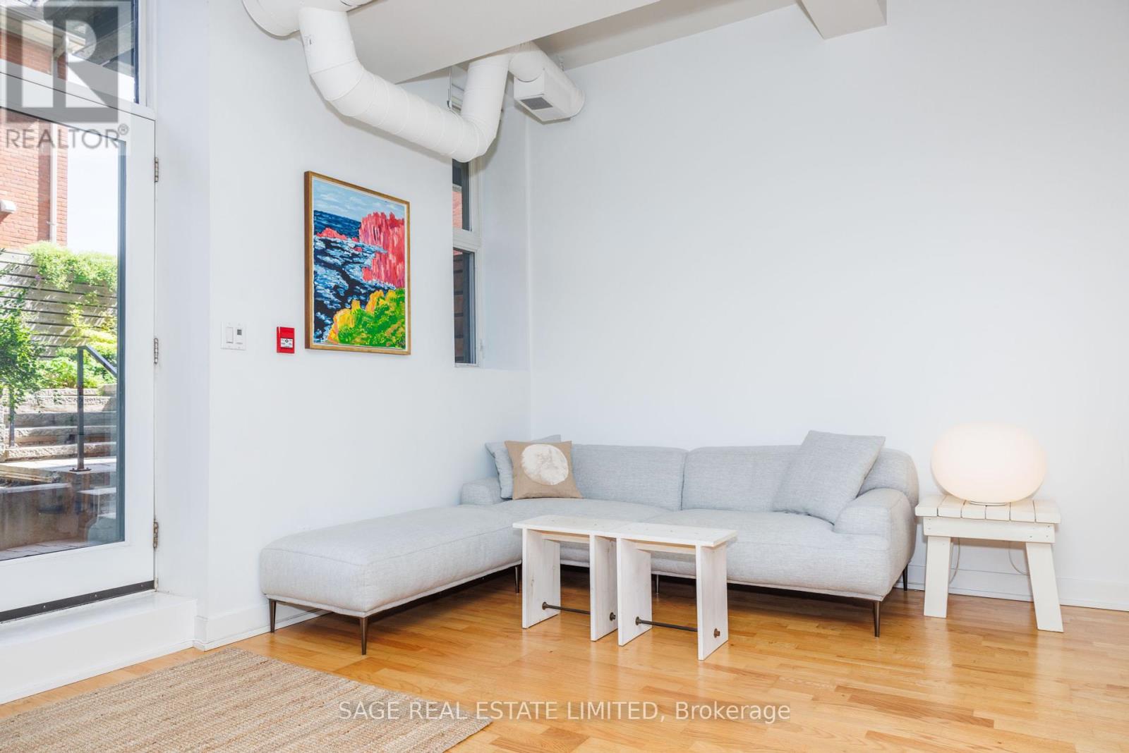 Photo 11 of 103 152 Annette Street, Toronto ON