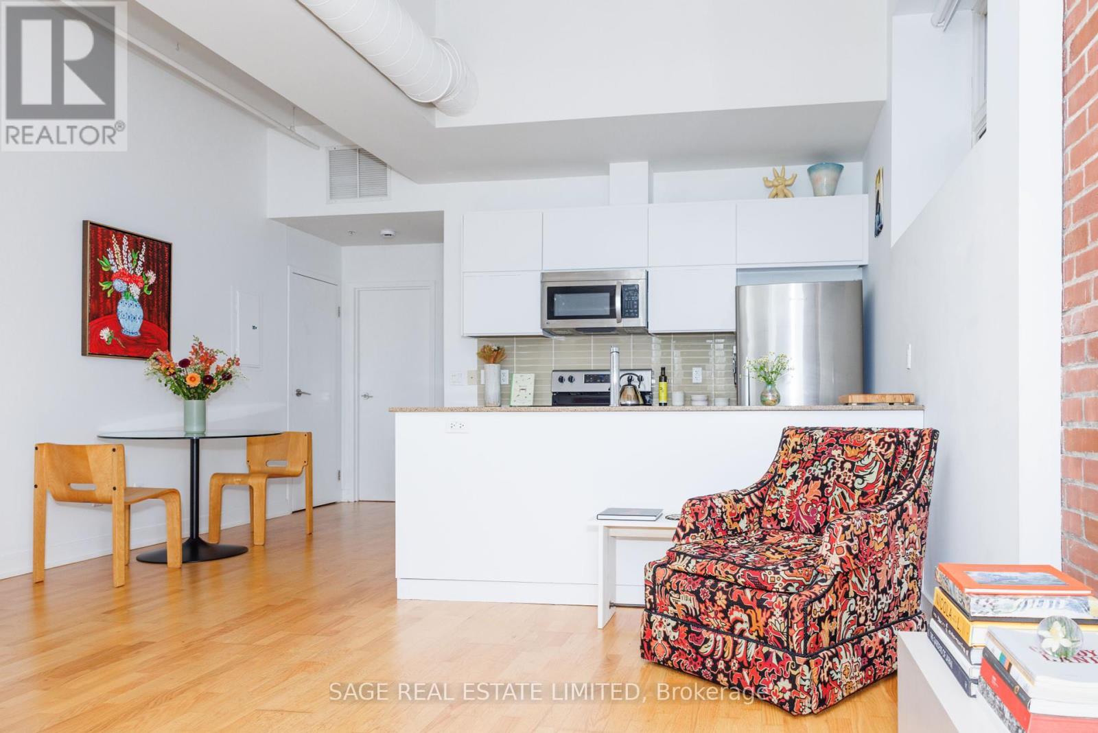 Photo 12 of 103 152 Annette Street, Toronto ON