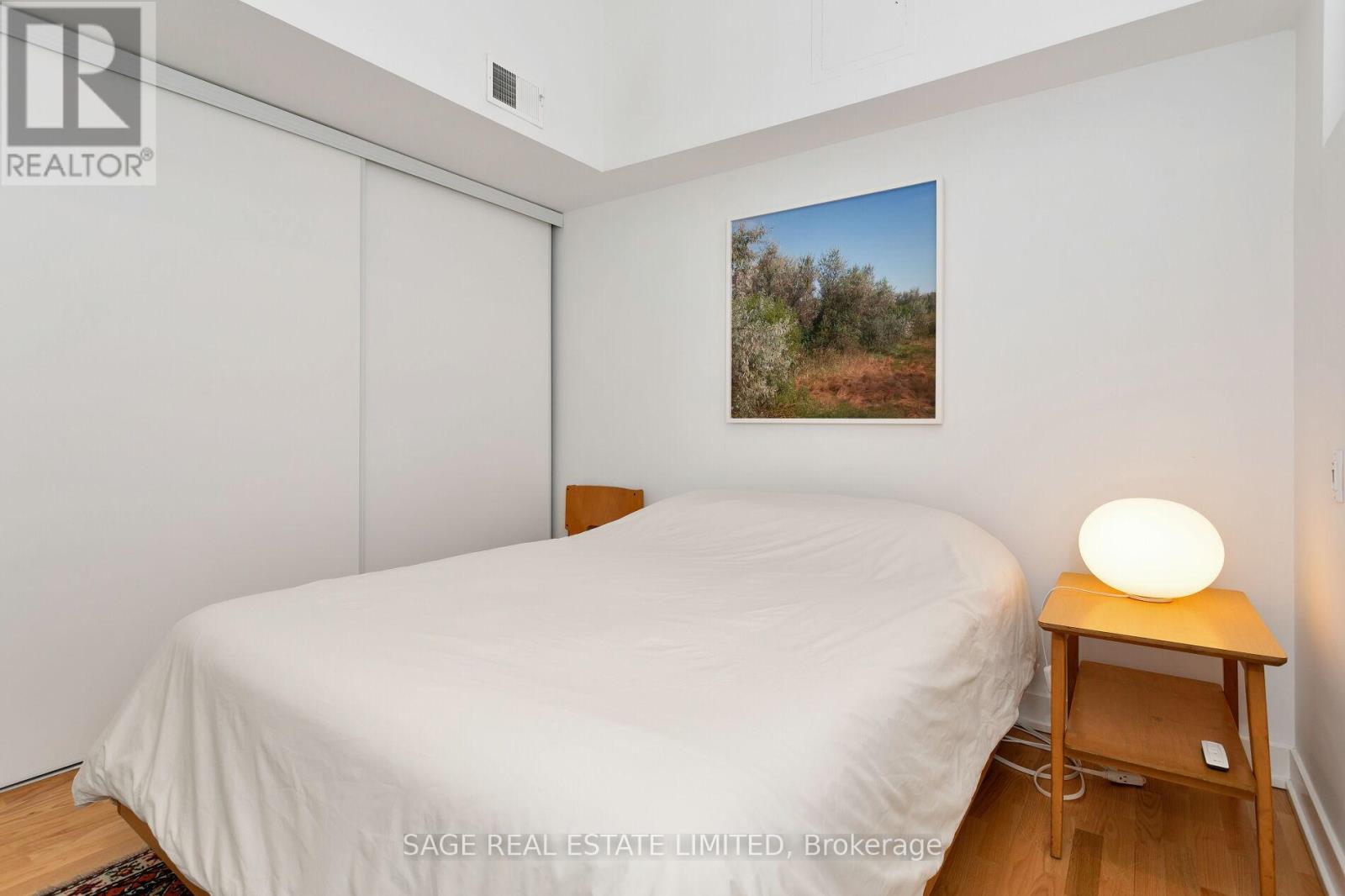Photo 16 of 103 152 Annette Street, Toronto ON