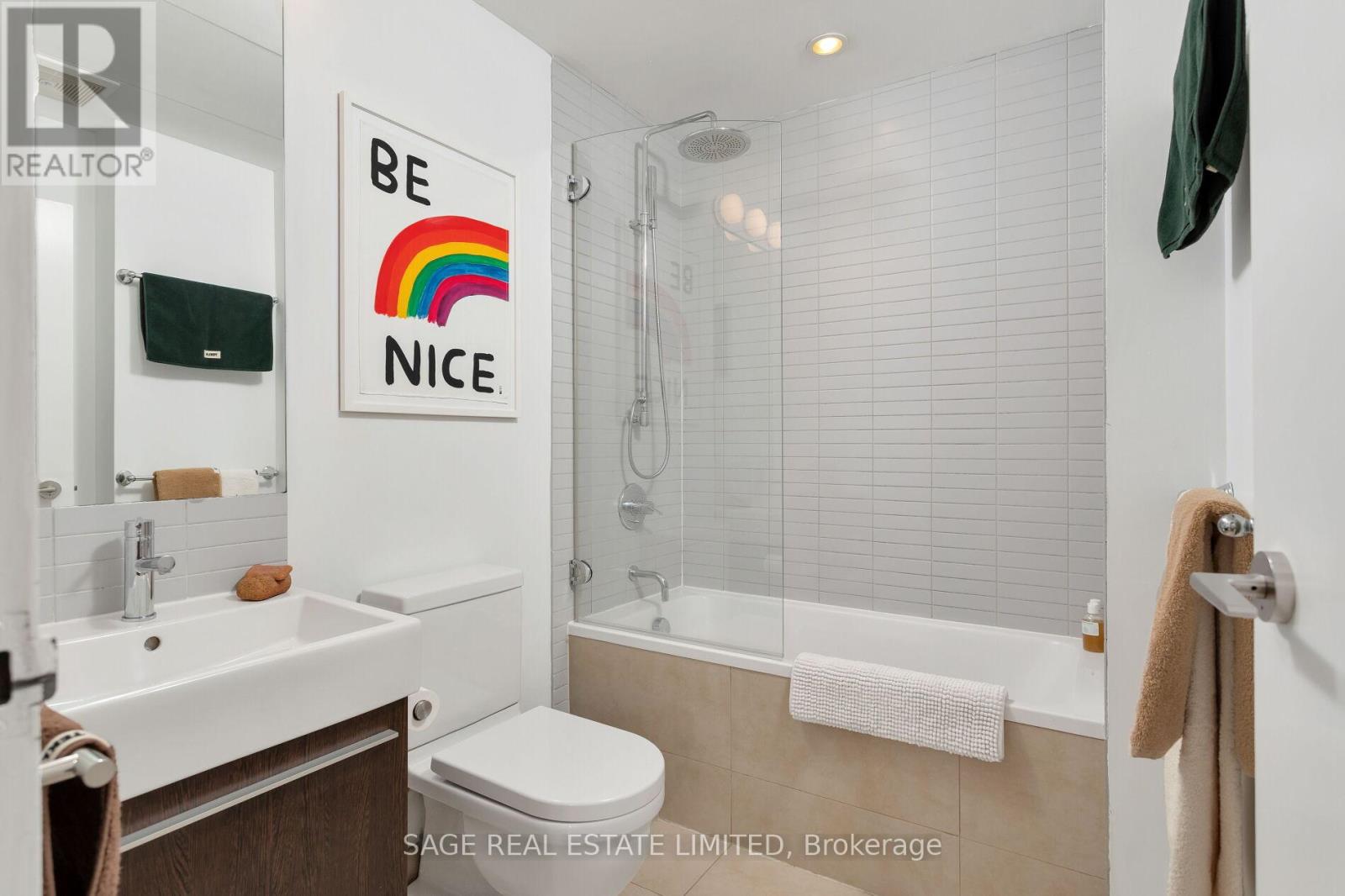 Photo 17 of 103 152 Annette Street, Toronto ON