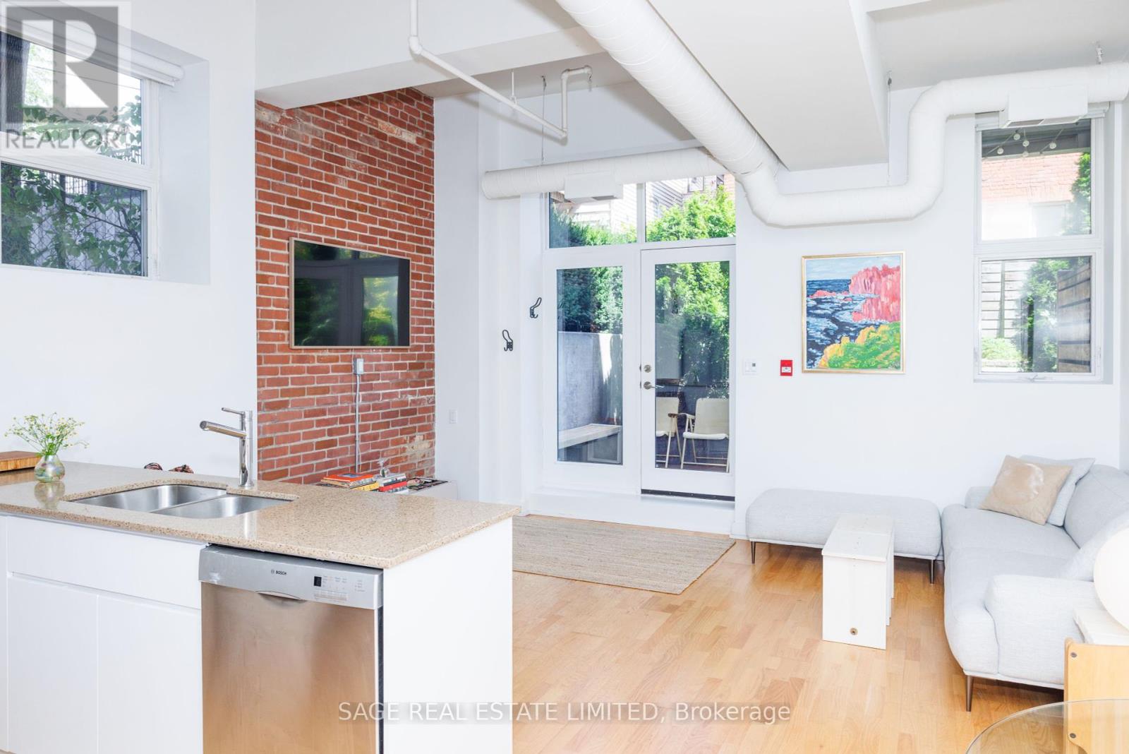 Photo 21 of 103 152 Annette Street, Toronto ON