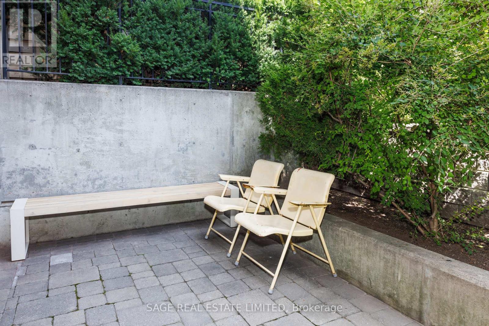 Photo 23 of 103 152 Annette Street, Toronto ON