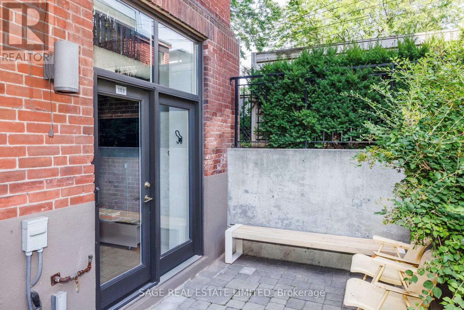 Photo 25 of 103 152 Annette Street, Toronto ON