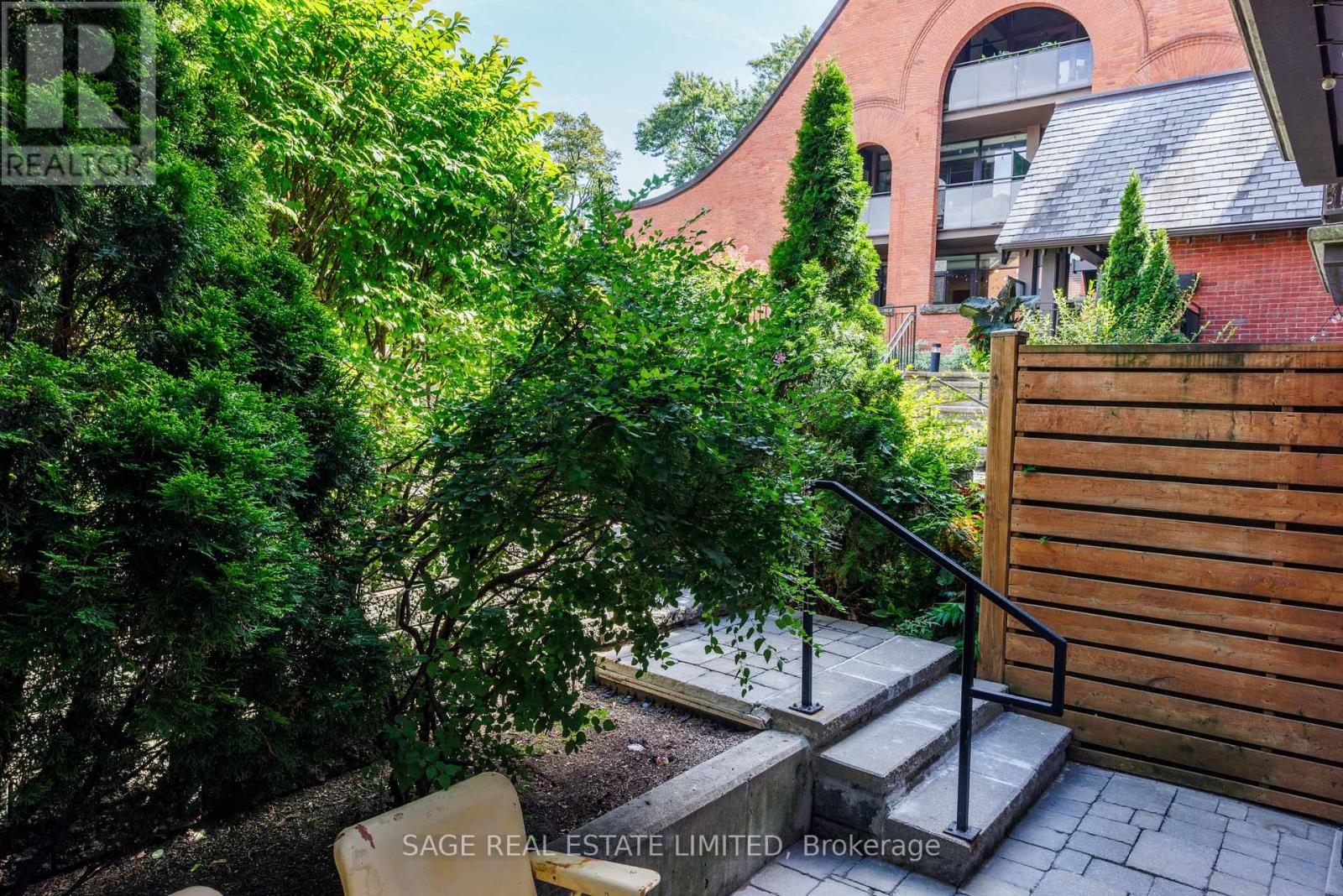 Photo 26 of 103 152 Annette Street, Toronto ON